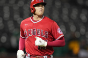 海外「破壊した！」大谷翔平の特大23号バックスクリーン直撃弾に海外大騒ぎ！（海外の反応）
