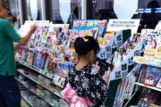 【海外の反応】日本がオリンピックに備えてコンビニからエロ本を撤去しようとしているんだが…