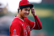 【海外の反応】大谷翔平さん、クレメンス四男の記念ボールにサインを贈呈「俺より字が上手いｗ」