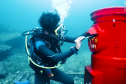 日本だけ！世界に唯一の「海中ポスト」って何！？ 海外の反応