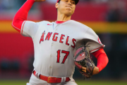 海外の反応 「片膝で100マイル」大谷翔平、8奪三振にマルチ！MVPコールが巻き起こる