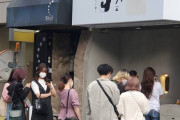 韓国人「日本のとあるカフェの怪しい壁穴がこちら…ﾌﾞﾙﾌﾞﾙ」