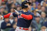 【海外の反応】吉田正尚が先制6号ソロ、14試合連続安打【MLBトップ】