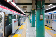 海外「彼こそが世界のお手本だ！」日本の駅員の素敵な姿に外国人が感動の渦に｜海外の反応