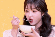 【画像あり】韓国人「韓国ではお椀を持って食べると乞食だと思われます」日本人がスプーンを使わず、箸で直接掻き込んで食べる理由がマジでヤバ過ぎた‥　韓国の反応