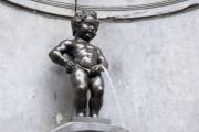 夫が息子たちに自宅トイレで立ちションするように言ったため、トイレ掃除を拒否した妻