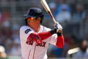 日本から来た小さな侍がMLBで豪快な初ホームラン！←「吉田は40本打つぞ」（海外の反応）