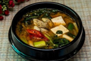 400度に熱した石を投入！秋田県男鹿地方の郷土料理「石焼桶鍋」がすごい！「火山スープ！」「石を使う料理なんて初めて！」海外の反応