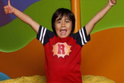父親は福島出身の日本人！8歳で年収28億！今年世界で最も稼いだYoutuber(海外の反応)