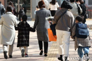 【海外の反応】韓国の小学校新入生が来年度初めて40万人を下回る見通し　海外の反応「もう誰も子供を持つ時間もお金もエネルギーもない、同じ量の仕事を処理するためにさらに酷使する」
