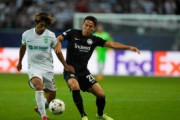 【ﾄﾞｲﾂの反応】「凄すぎる」38歳長谷部と鎌田の活躍で歴史的CL初勝利!!鎌田のCL初ゴールは幻に！現地サポが絶賛！