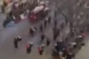 海外「【閲覧注意】 アメリカのクリスマスパレードに車が突っ込んだようだ」
