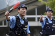 日本「警察の制服が交通警備員みたいなんだが他の国はどうなの？」