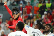 韓国人「ソン・フンミンのフェイスガードが残念すぎる件」