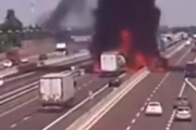 遠くに見えても爆発には気を付けろ。追突によるタンクローリーの爆発事故。海外の反応