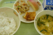 韓国人「一般的な日本小学校の給食がこちらです‥（ﾌﾞﾙﾌﾞﾙ」→「日本のは健康食ですね」　韓国の反応