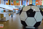 「で、でかい～！」ロックダウン中にレゴ社員が作った巨大サッカーボールが凄い！（デンマーク）