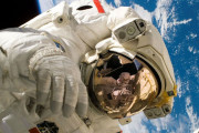 日本人女性、ロシアの宇宙飛行士が地球に帰れるように金を払う←「おいおい・・・」（海外の反応）