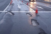 韓国人「韓国の道路が穴だらけに！」釜山の道路に“ポットホール”が大量発生し、パンクをする被害が相次ぐ　韓国の反応