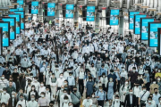 海外「え、日本人ってマスク義務じゃないのに全員着用してるのか」