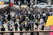 韓国人の反応「WBC優勝時の東京の様子が衝撃的！」「紙の新聞(号外)に群がる様子は90年代そのものです…」