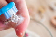 【海外】すべての宝石を輝かせる！アクセサリーの効果的なお手入れ法ガイド