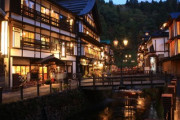 銀山温泉への旅♪日本で最も美しい温泉…千と千尋の神隠し…アニメが現実になる「夢のように温泉に行ったんですね」「うわぁ...別世界って感じですね...」海外の反応