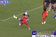 海外「VAR制度の代わりにこれにしよう」日本の試合で巨大スクリーンを用いた判定が話題に