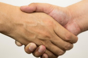 外国人「新型コロナ予防のために握手を止めて日本のお辞儀を始めよう」(海外の反応)