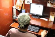 ネカフェで過ごす日本の社会人？！→海外「路上生活より断然マシ」