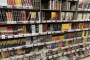 外国人「これが日本のカレー売り場、箱が多すぎて本屋みたいだ！」