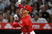 【海外の反応】大谷翔平が右手一本で29号ホームラン！「崩されたスイングで確信歩きｗ」