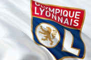 「フランスのサポーターは、中国が最も嫌がる抗議のしかたを知っている…」サッカースタジアムで革命的なアピール