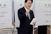 韓国人「李在明大統領、事前投票で投票用紙を露出させ物議」→「最高公職者がやることか？」
