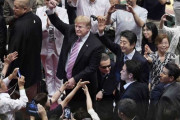国技館の観客から大歓声を受けるトランプ大統領（海外の反応）