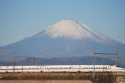 外国人「災害が多いのに日本の新幹線は平均で1分も遅延しないらしい…」