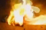 危険だから絶対に真似するなよ！リチウムイオン電池を破壊して爆発させる。海外の反応