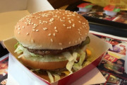 アメリカ人「日本のマクドナルドが見本通りすぎる、これを見習え」