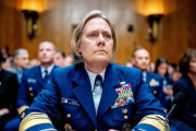 海外の反応     「DEIは流行遅れ」トランプ大統領、沿岸警備隊女性司令官を解任！（多様性）