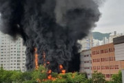 韓国人「韓国で自動車が爆発！」爆発した車の炎が近くの小学校に燃え移り小学校で火災が発生　韓国の反応