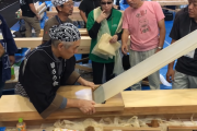 海外「日本人の建築技術ってすごいよな、間違いなく世界トップクラスだ！」伝統技術の可能性を追求する”削ろう会”に参加した外国人が大興奮ｗｗｗ