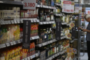 韓国人「物価が上がり借金ばかり増える…」8ヵ月続けて縮小した韓国の家計の余裕資金