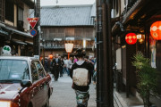韓国人「芸者街で有名だった京都祇園が観光客制御を始めた理由を見てみよう」