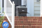 【怖い】テレビをかぶった不審者が他人宅にそっとブラウン管テレビを置いていく事件がアメリカで多発ｗｗｗｗｗ