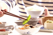 韓国人「日本人が “スプーンを使うか、使わないか” で大論争が勃発！！」「ラーメンを食べる時は…」