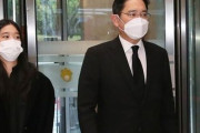 韓国人「卒業パーティーに参加するサムスン財閥トップの娘をご覧ください」