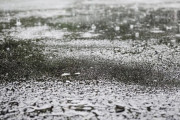 韓国人「90年代の韓国の梅雨の時期の出勤風景をご覧ください・・・」→「マジですごすぎ・・・」「強くなければ生き残れなかった時代」