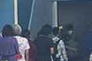海外「日本でしか見れない光景だ…」 東京ディズニーランドのとある場所に行列ができてしまう