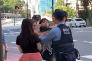 海外「日本の警察を攻撃する中国人観光客」