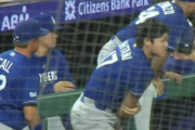 【海外の反応】大谷翔平、右肘をチームメイトに蹴られる「モナリザにペンキをぶちまけるレベル」